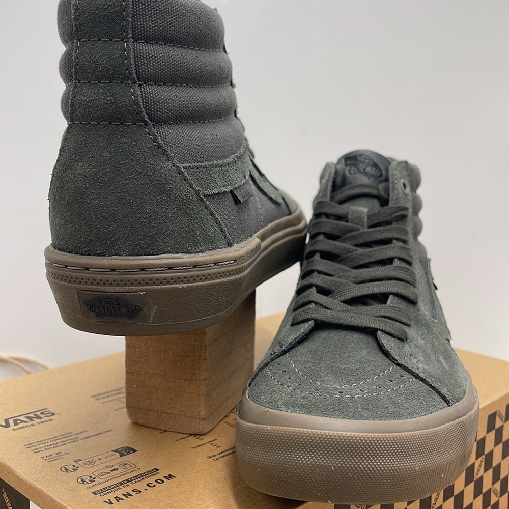 Vans • Men’s Bmx Sk8-Hi Dark Gray/Gum
VN0005V0BFD
Sneakers - Picture 8 of 16